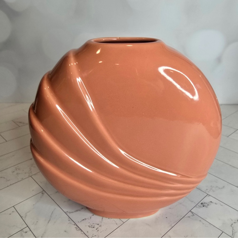 Vintage Art Deco Style Salmon Pink Ceramic Disc Vase Ribbed Swirl Round 7.25in